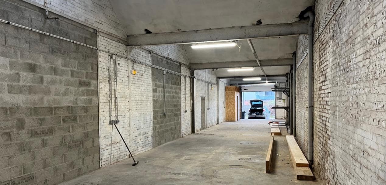 Location entrepôts 180 m² non divisibles