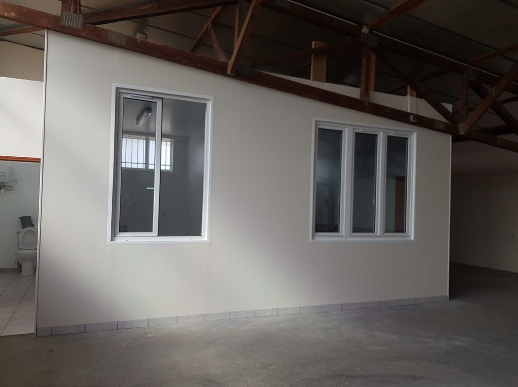 Location entrepôts 300 m² non divisibles