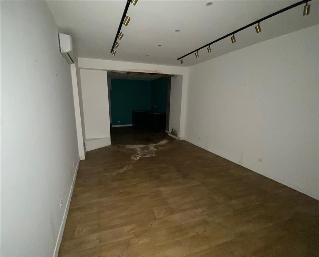 Location local commercial 68 m² non divisibles
