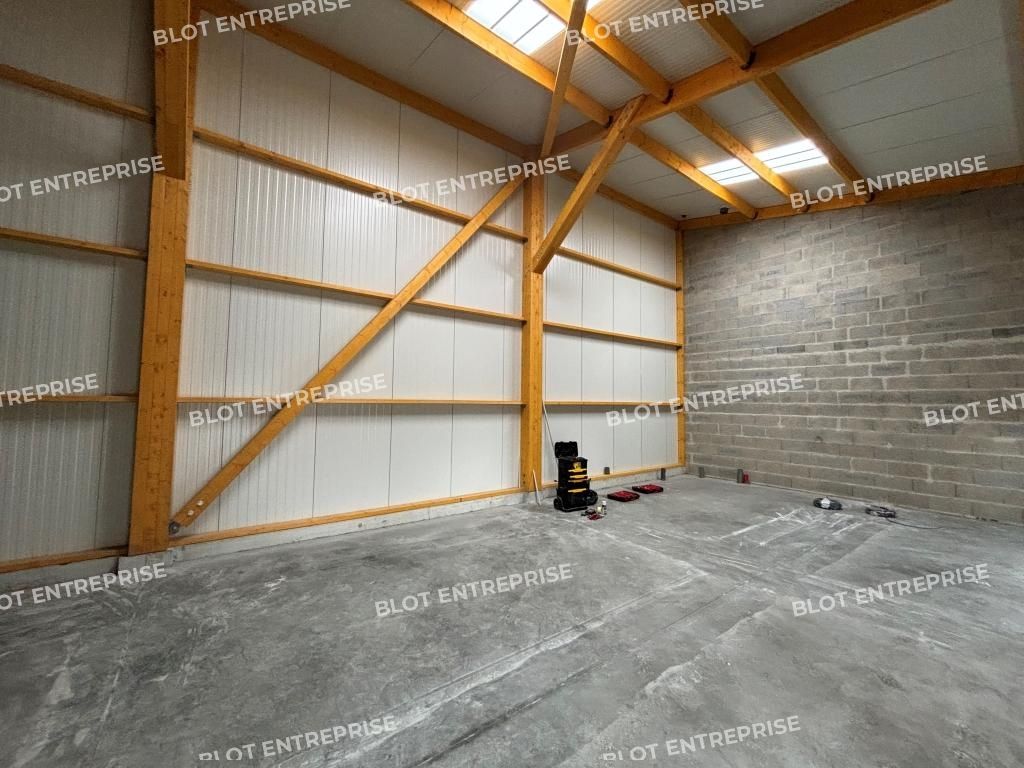 Location entrepôts 230 m² non divisibles