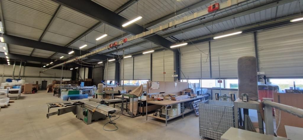 Location local 1600.00 m² à IFS