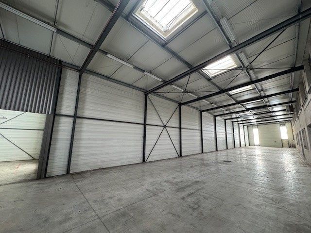 Location local 1541 m² à La Monnerie-le-Montel