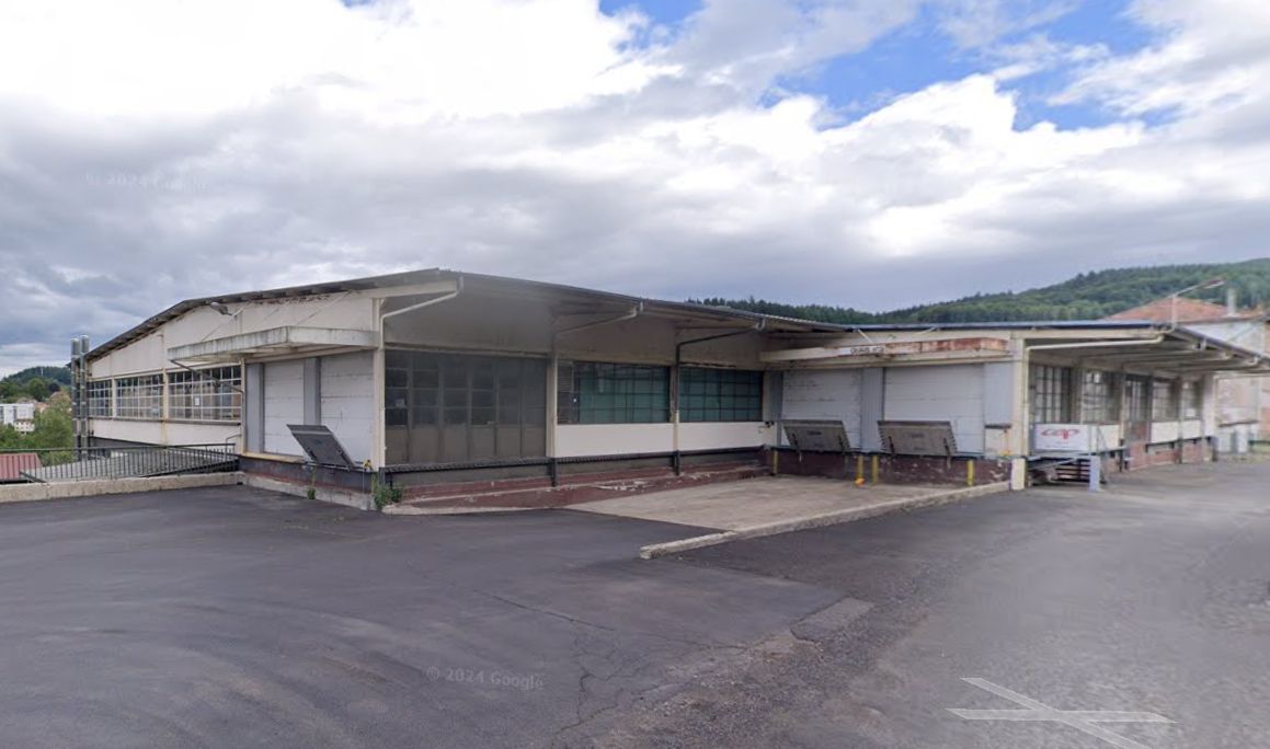 FOR RENT WAREHOUSE 1,541 m2 - LA MONNERIE LE MONTEL (Puy de 