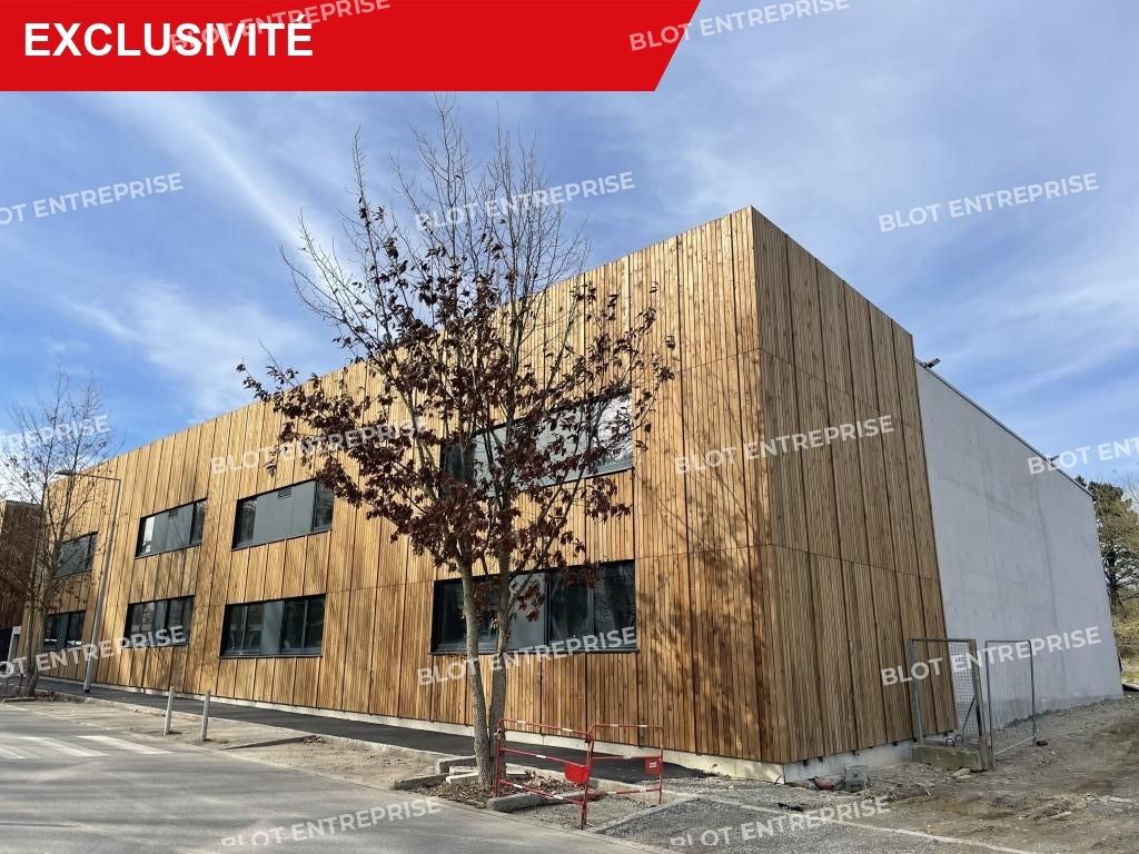 Location entrepôts 236 m² non divisibles
