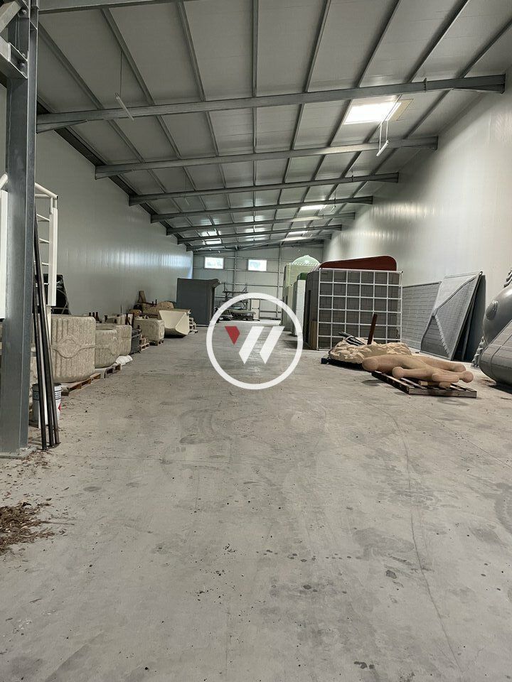 Location local d''activites 1045 m² divisibles à partir de 1015 m²