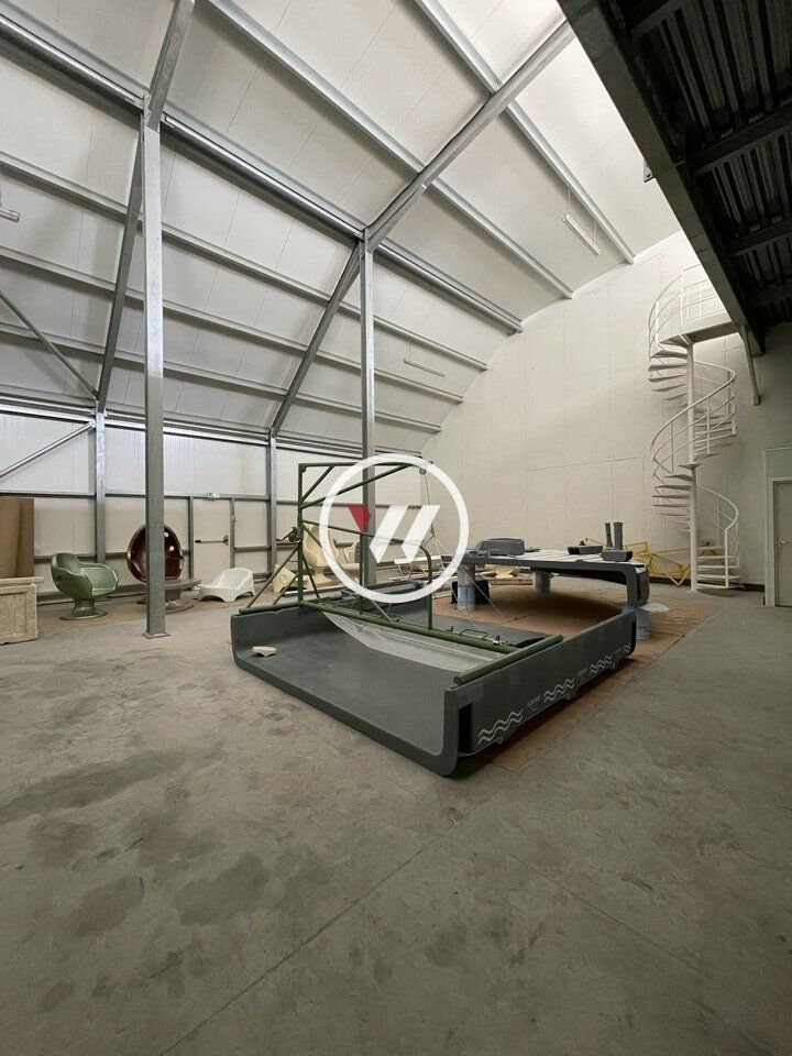 Location local d''activites 275 m² non divisibles