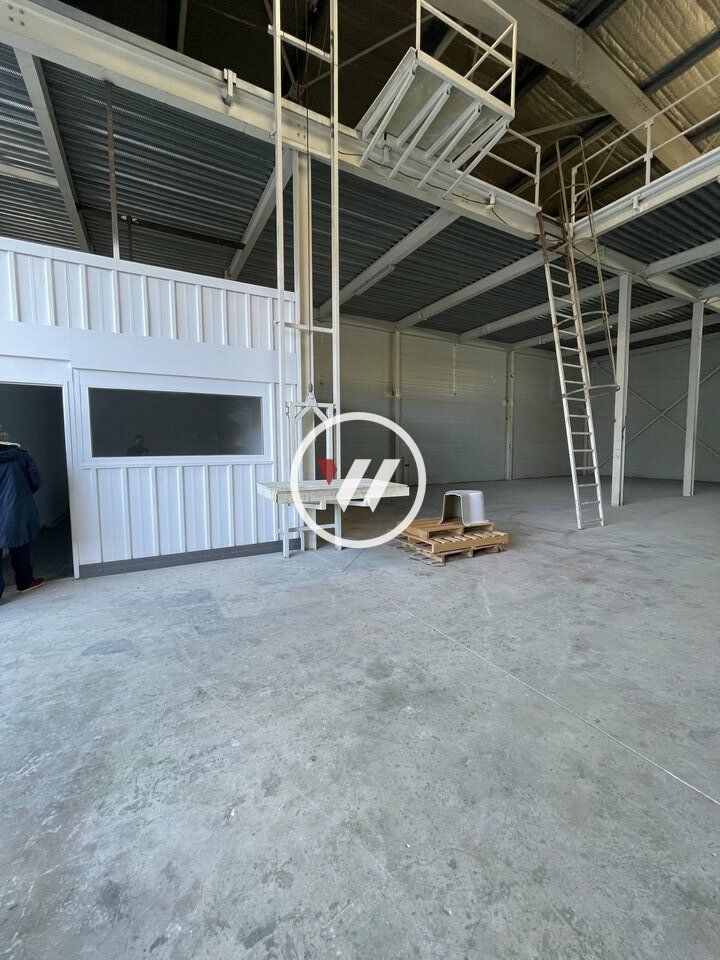 Local d'activité 275 m² avec mezzanine – Site sécurisé proche axes autoroutiers