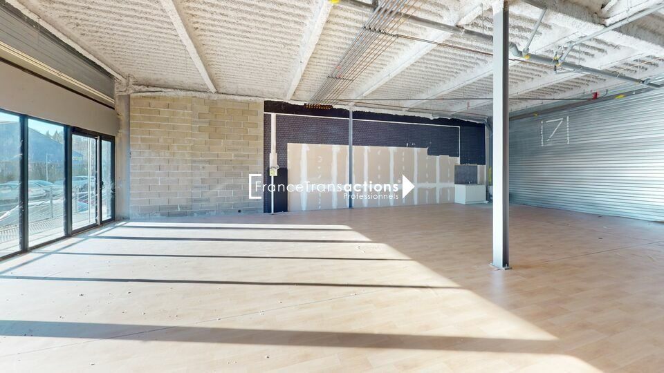 A LOUER LOCAL COMMERCIAL 155 m² AUCH ZONE COMMERCIALE