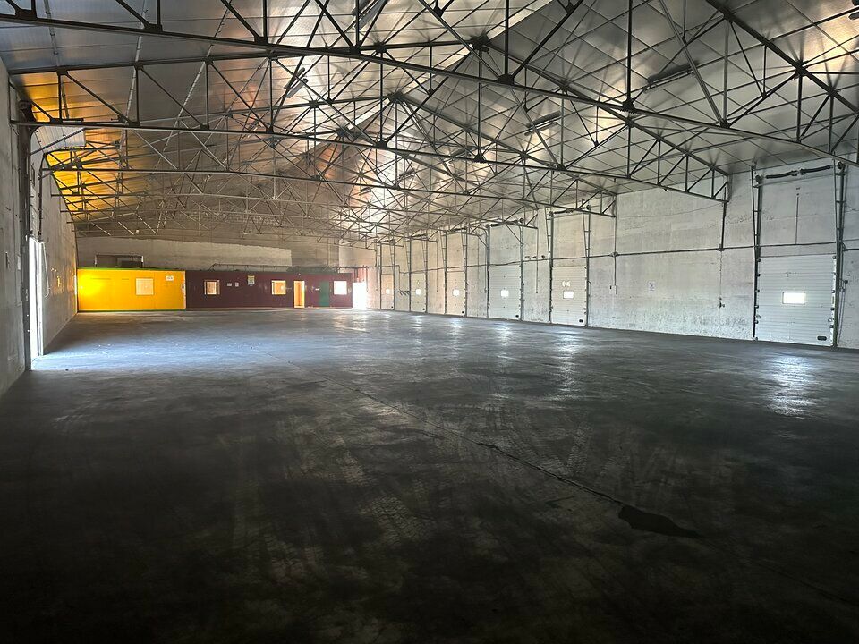 Location local d''activites 1000 m² non divisibles