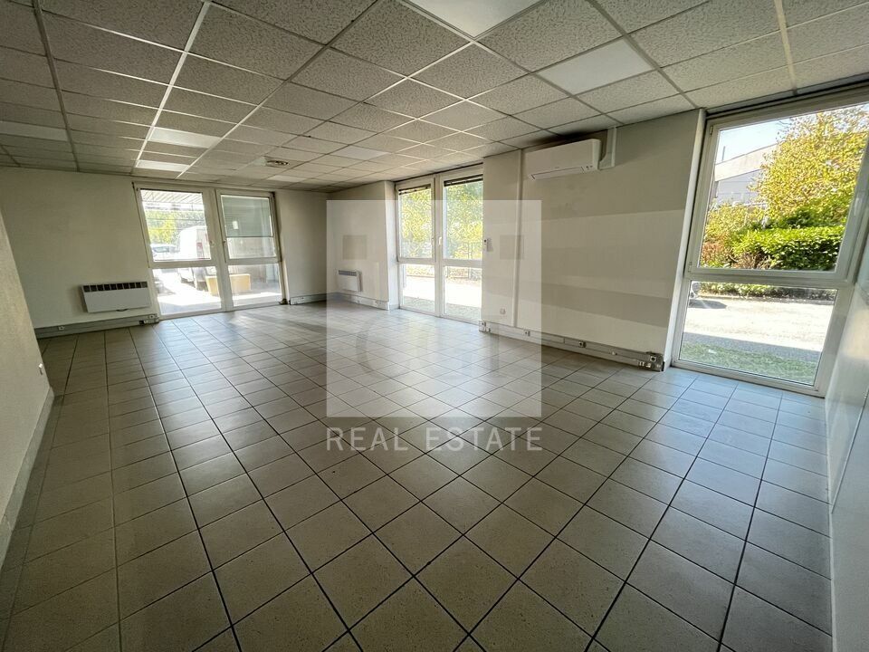 Location bureaux 152.49 m² non divisibles
