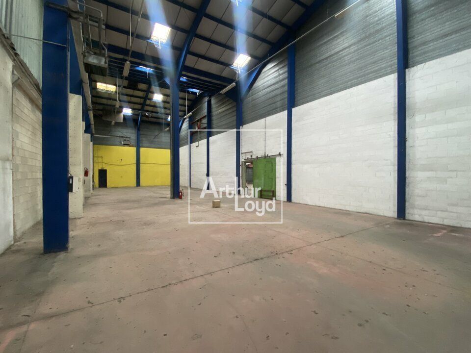 Location local d''activites 1200 m² non divisibles
