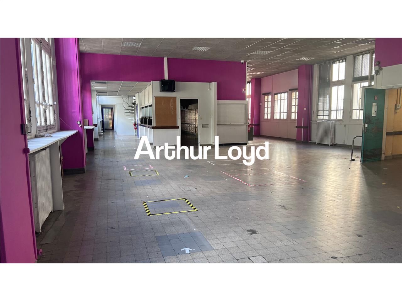 Location local commercial 325.00 m² à CAEN