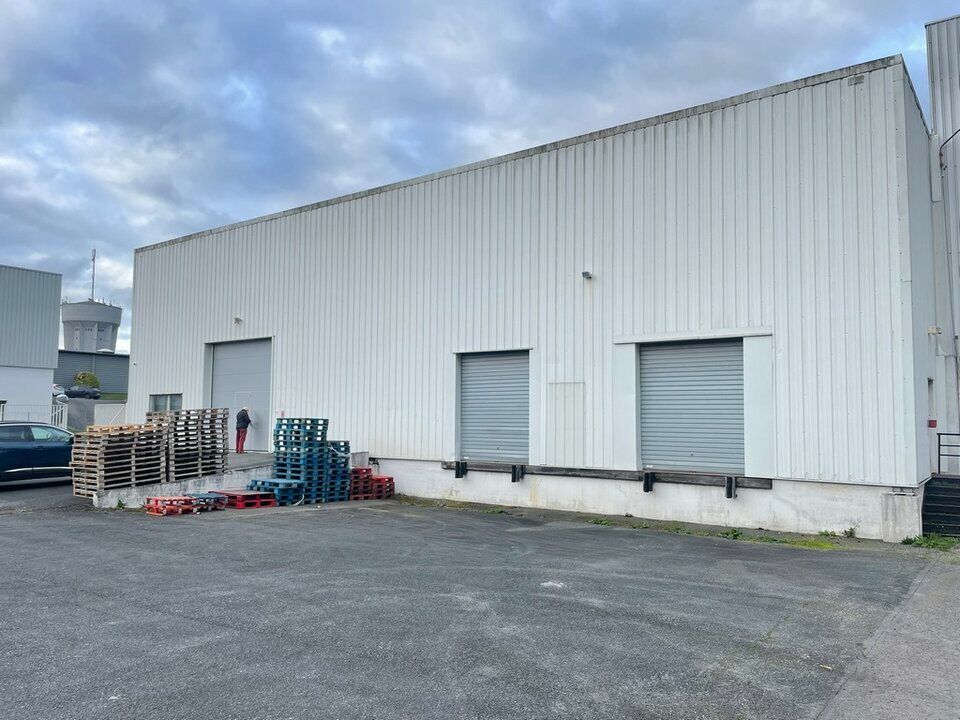 Entrepôt rare à cet emplacement 