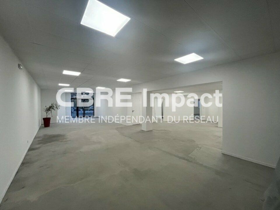 Location local d''activites 1280 m² non divisibles