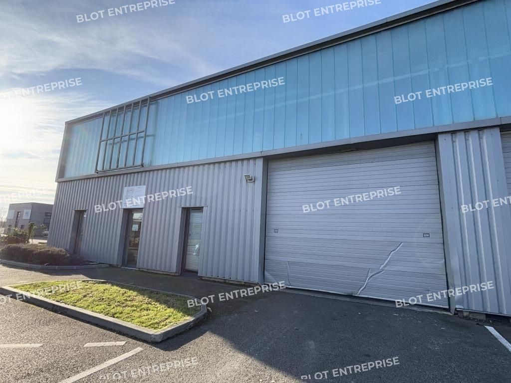 Location entrepôts 334 m² non divisibles