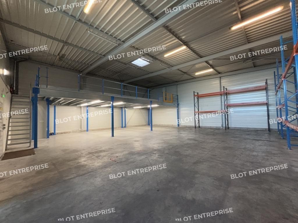 Location entrepôts 334 m² non divisibles