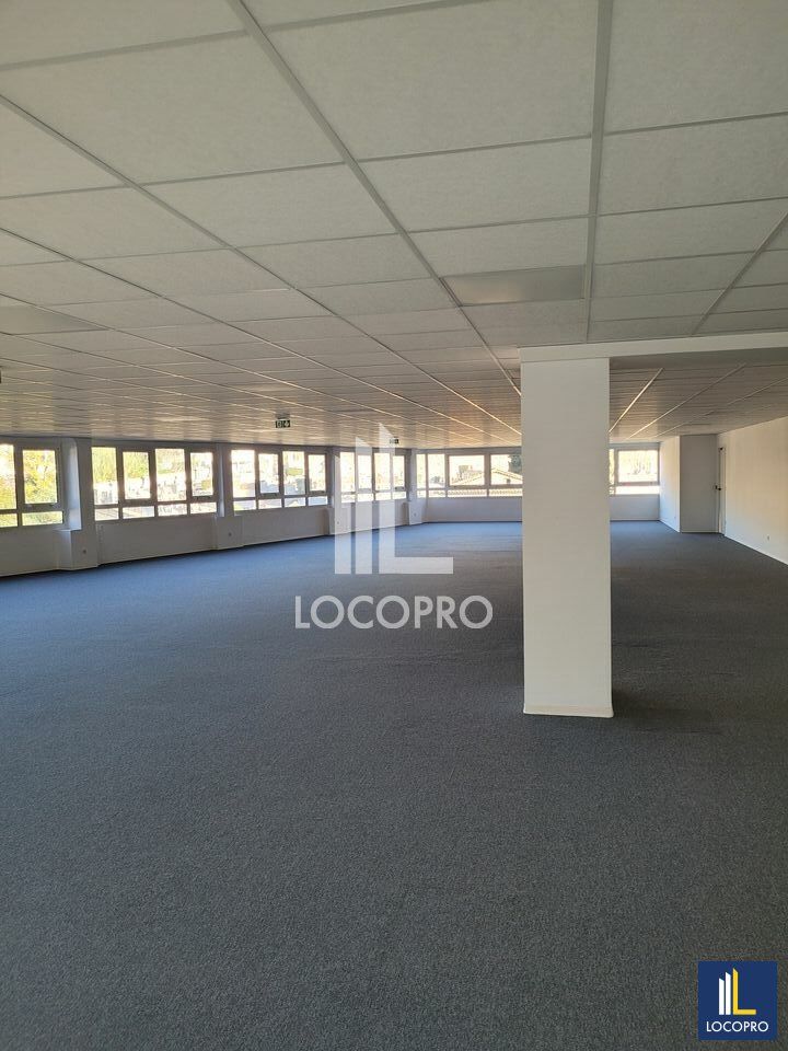  A LOUER - BUREAUX - 301 M² -  LE CANNET