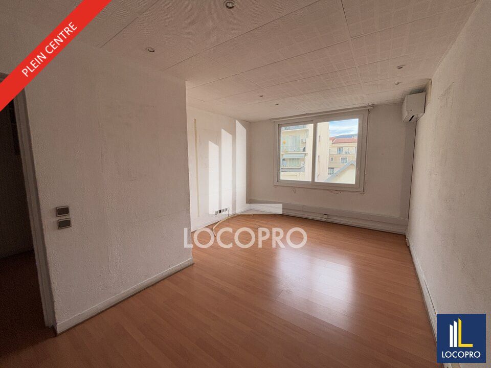 Location bureaux 82 m² divisibles à partir de 36 m²