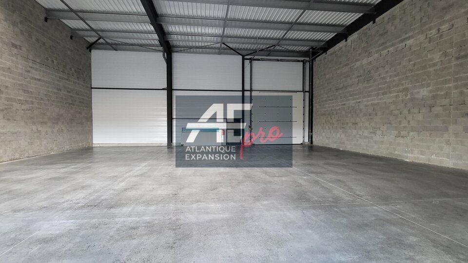 Vente local d''activites 368.9 m² non divisibles