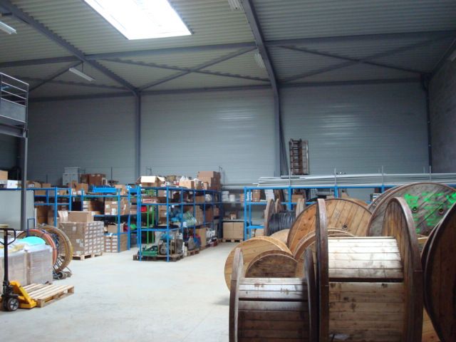 Location local d''activites 420 m² non divisibles