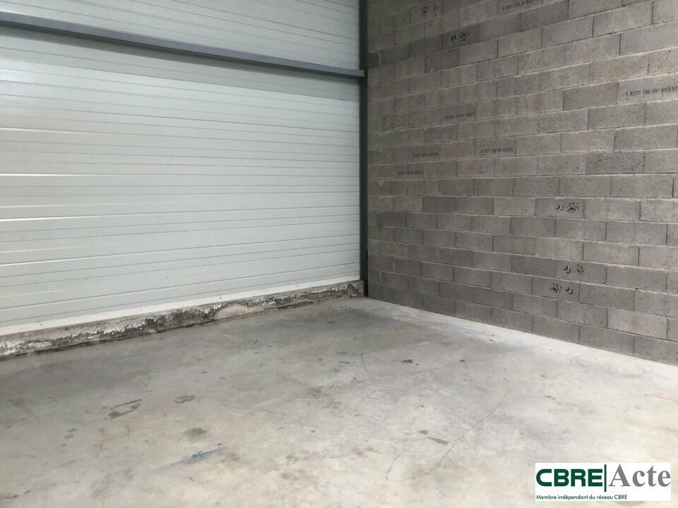 Location local d''activites 120 m² non divisibles