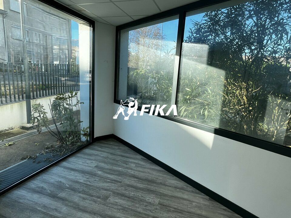 A VENDRE LOCAL COMMERCIAL 242 m² - (31520) RAMONVILLE SAINT AGNE