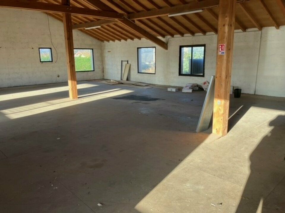 A louer local commercial Idéalement situé de 200 m² + parking - Auterive