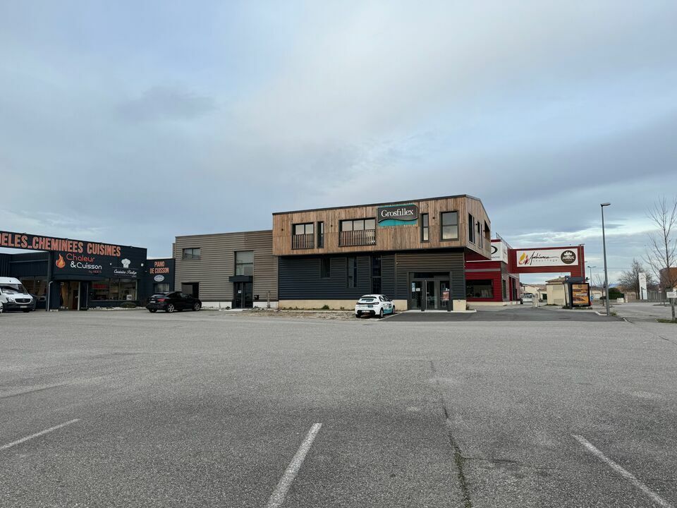 Location local commercial 150 m² non divisibles