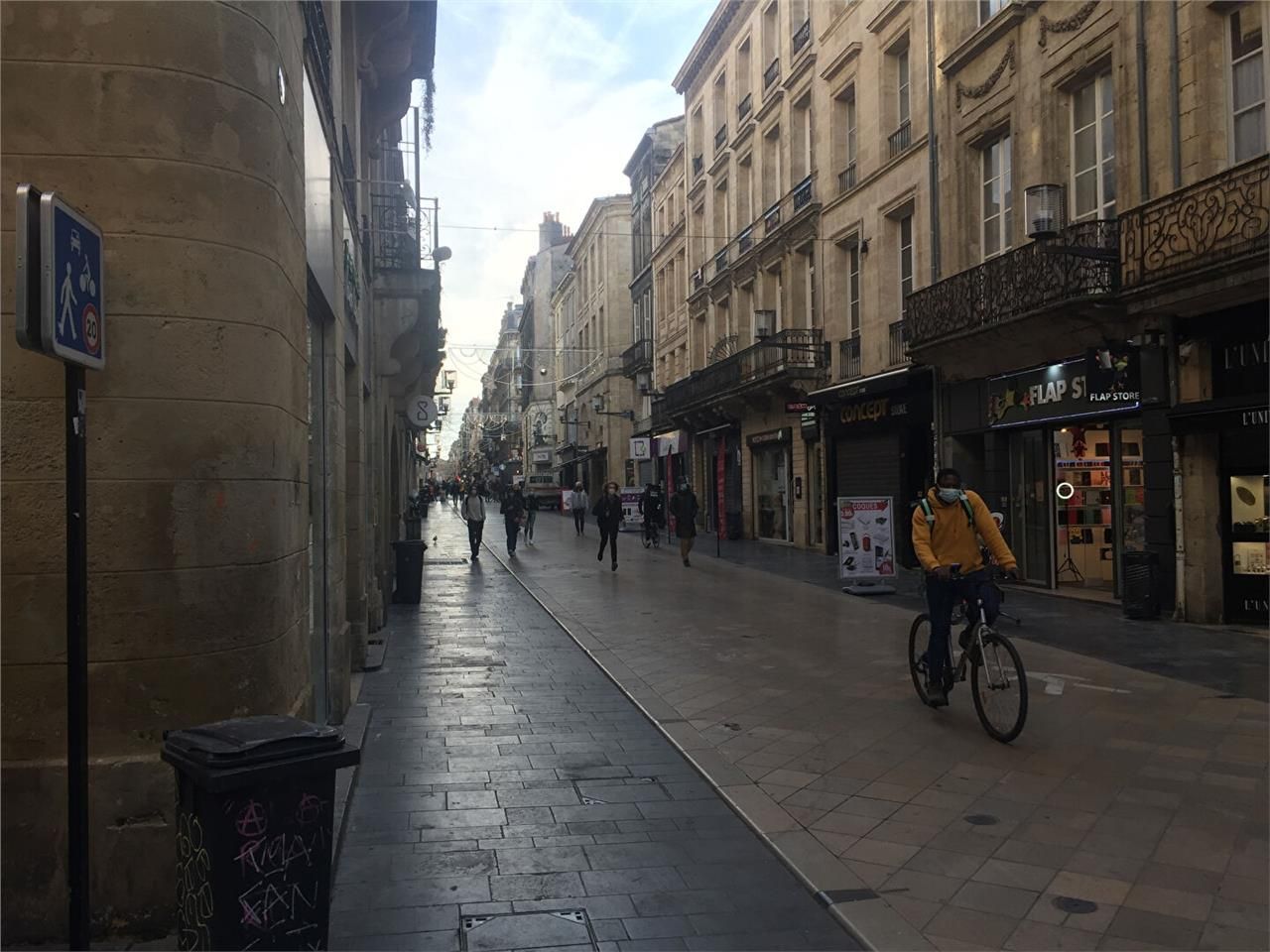 Location local commercial 60.00 m² à BORDEAUX