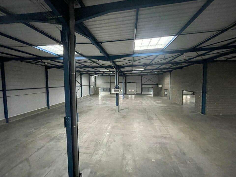 Location local d''activites 2244 m² non divisibles