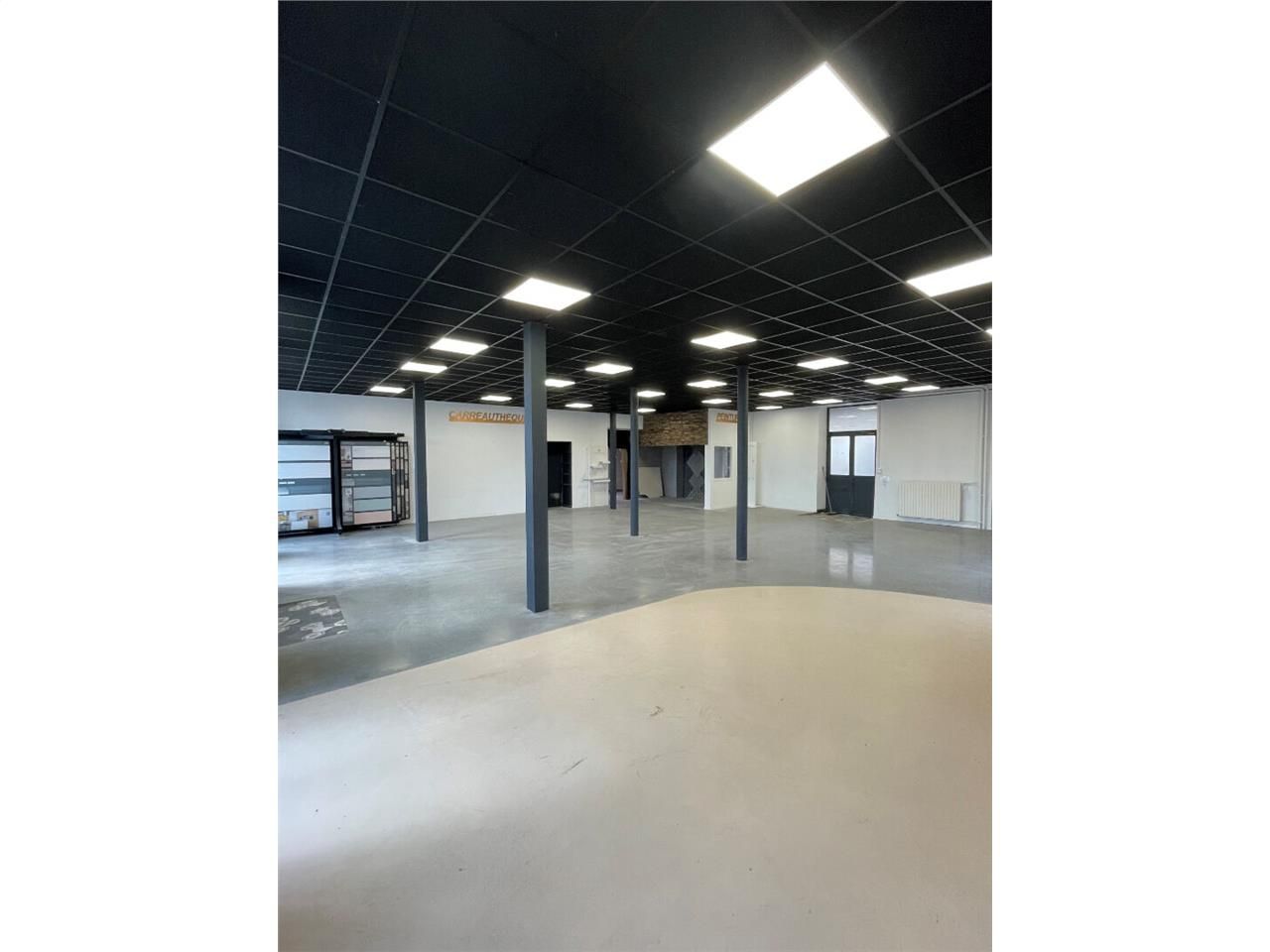 local commercial saint junien 330 m² + parking et terrasse