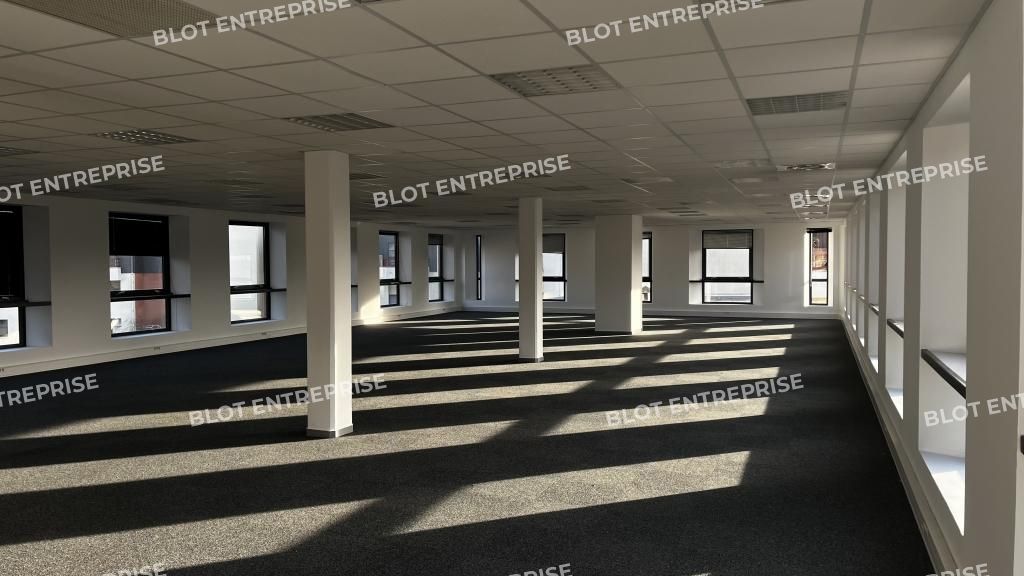 Location bureaux 657 m² non divisibles