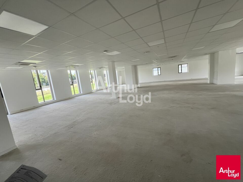 Idéalement situé avec visibilité rocade