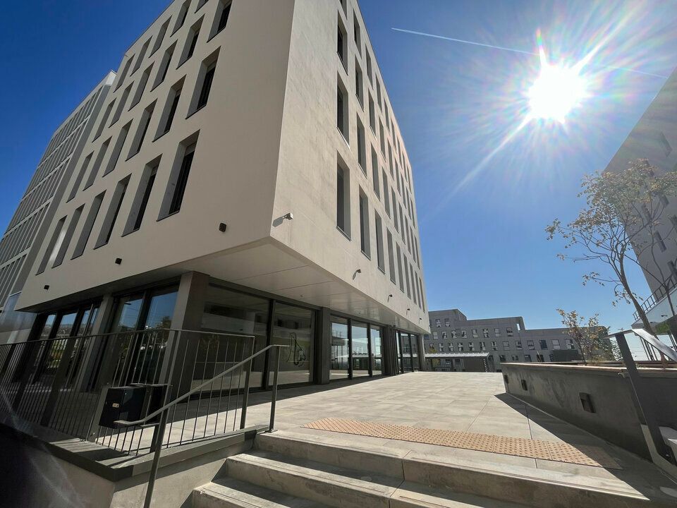 Location local commercial 166 m² non divisibles