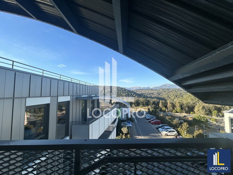 A LOUER - BUREAUX NEUFS DE 347 M2 AVEC TERRASSE - SOPHIA ANTIPOLIS