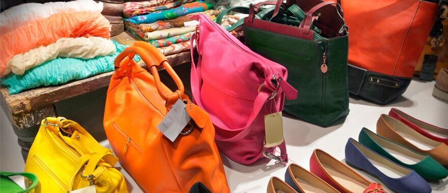 Location local commercial 110.00 m² à BORDEAUX