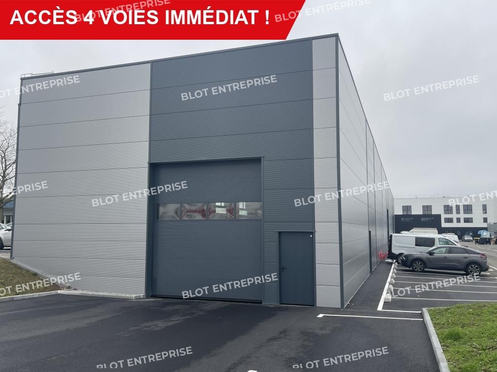 Location entrepôts 960 m² non divisibles