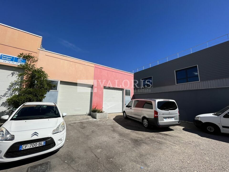 Location local d''activites 404 m² divisibles à partir de 123 m²