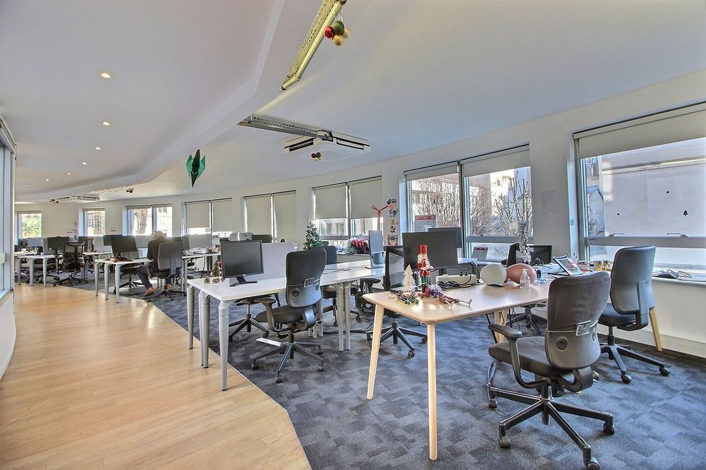 Location bureaux 801 m² divisibles à partir de 136 m²