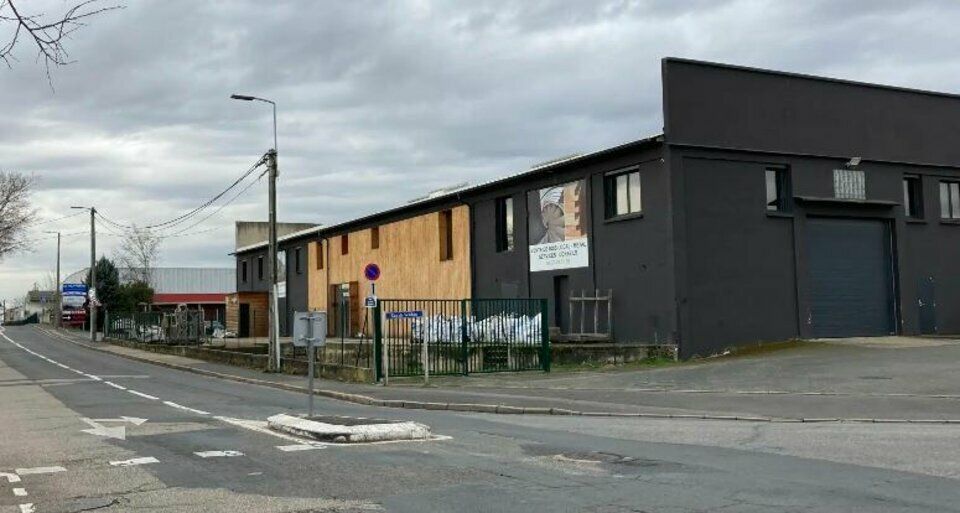 Location local d''activites 904 m² non divisibles