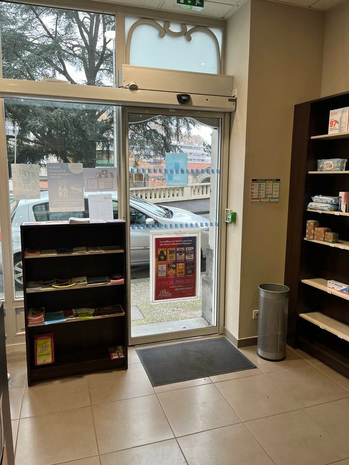 A LOUER ROYAT Local Commercial 85 m² Emplacement N°1