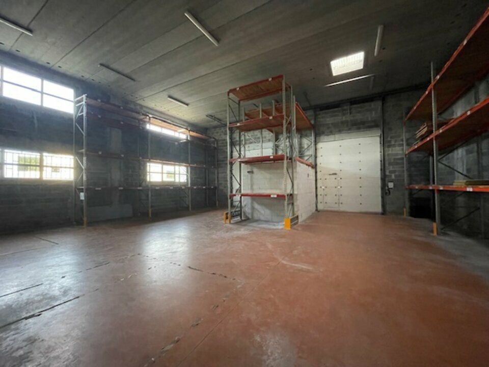 LOCAL D'ACTIVITE DE 455 M² AVEC STOCKAGE EXTERIEUR ET VISIBILITE