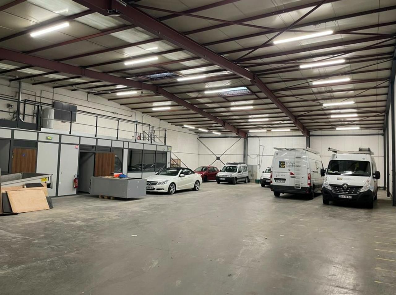 location entrepôt croix