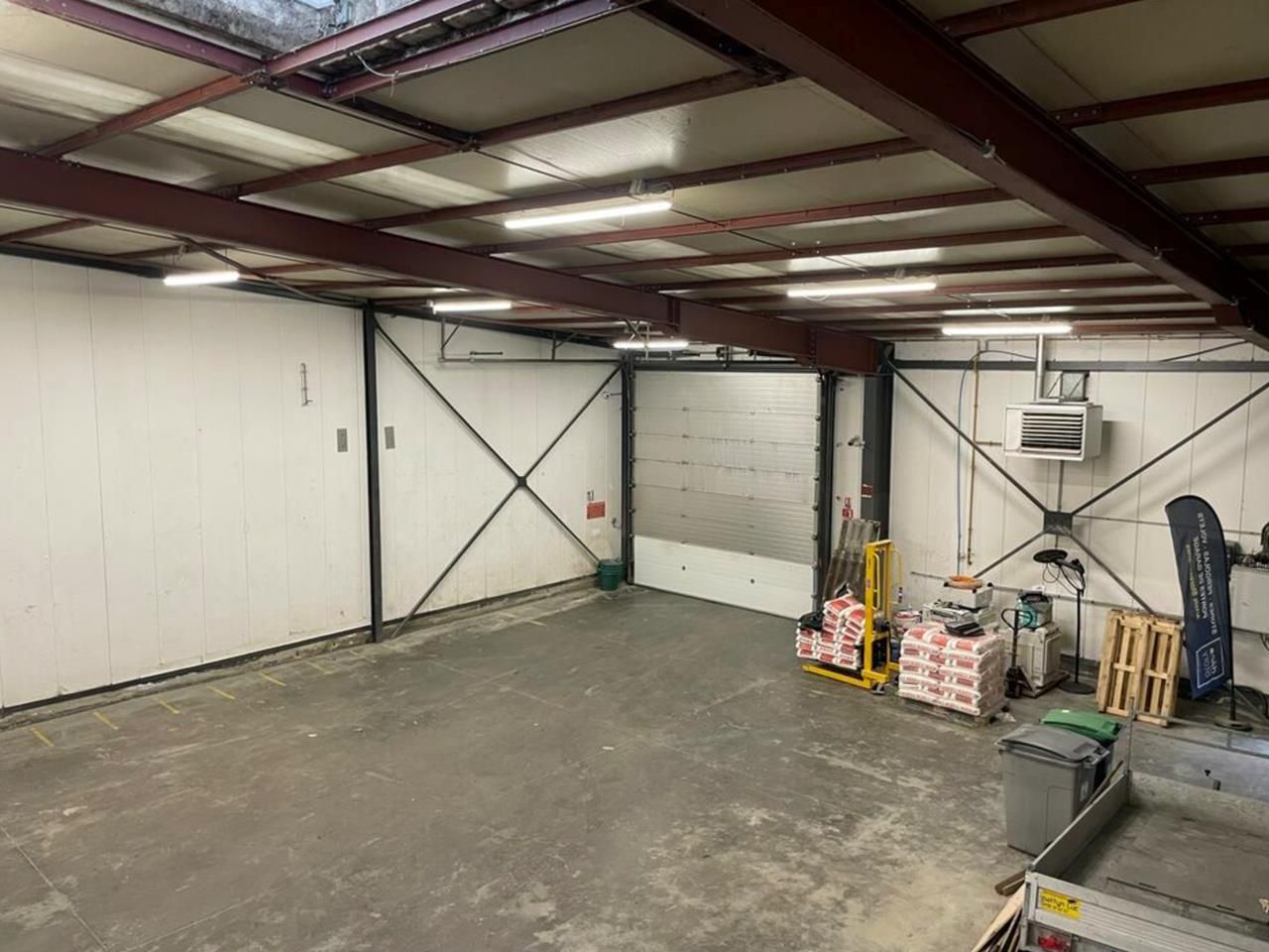 location entrepôt croix