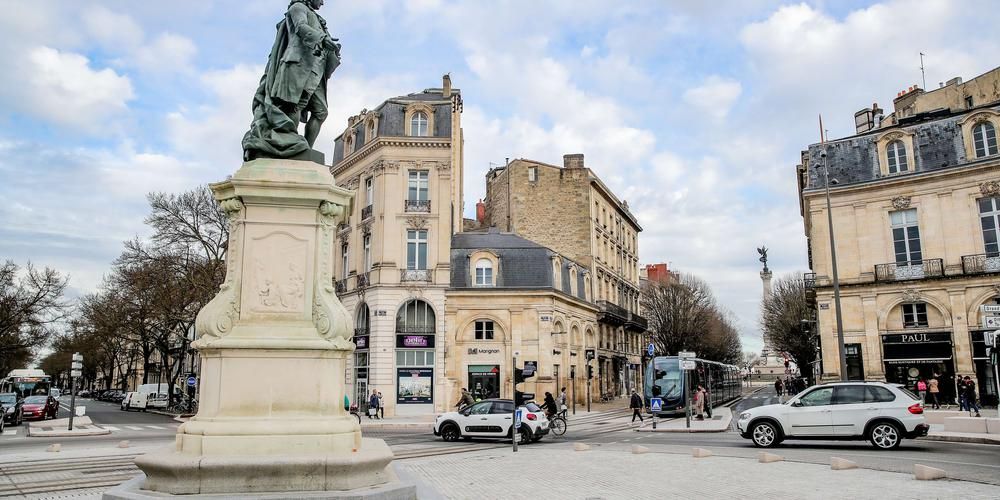 Location local commercial 106.00 m² à BORDEAUX