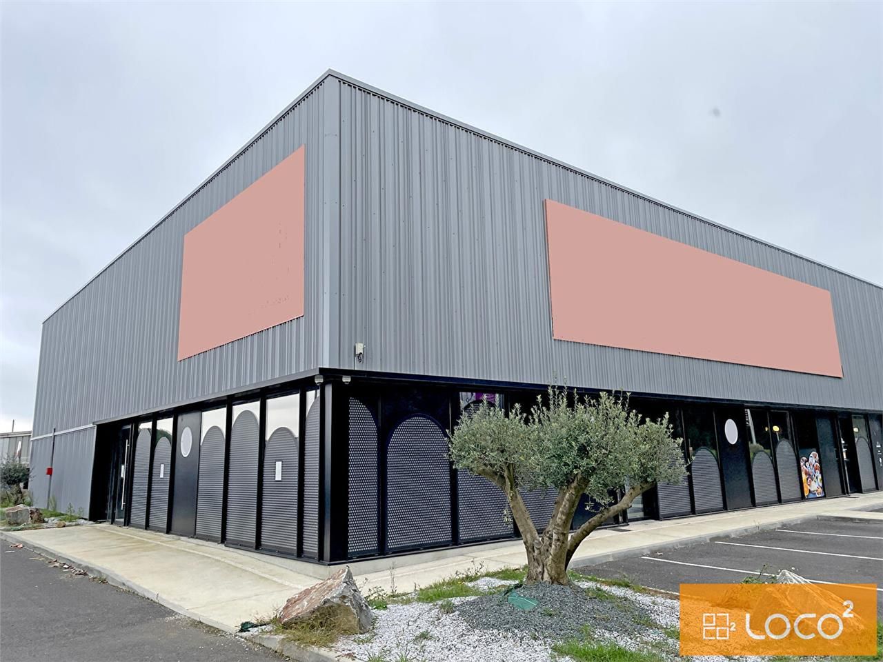 Location local commercial 300.00 m² à CORNEBARRIEU