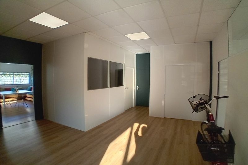 Bâtiment indépendant de bureaux en plein cœur du millénaire