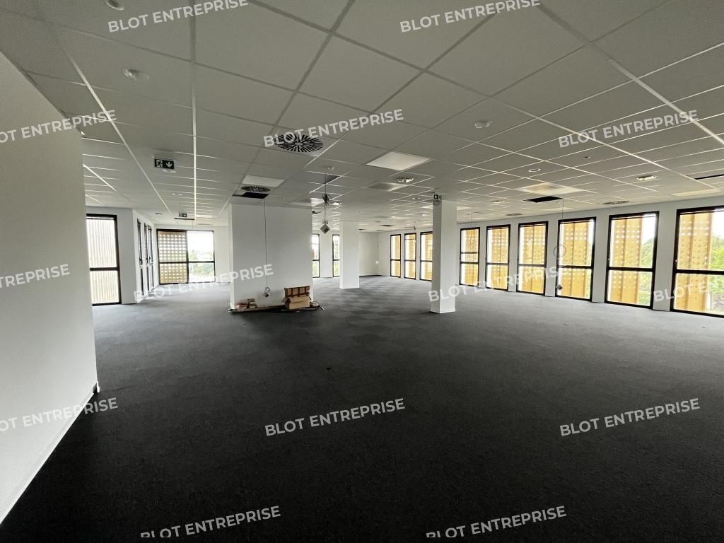 Location bureaux 245 m² non divisibles