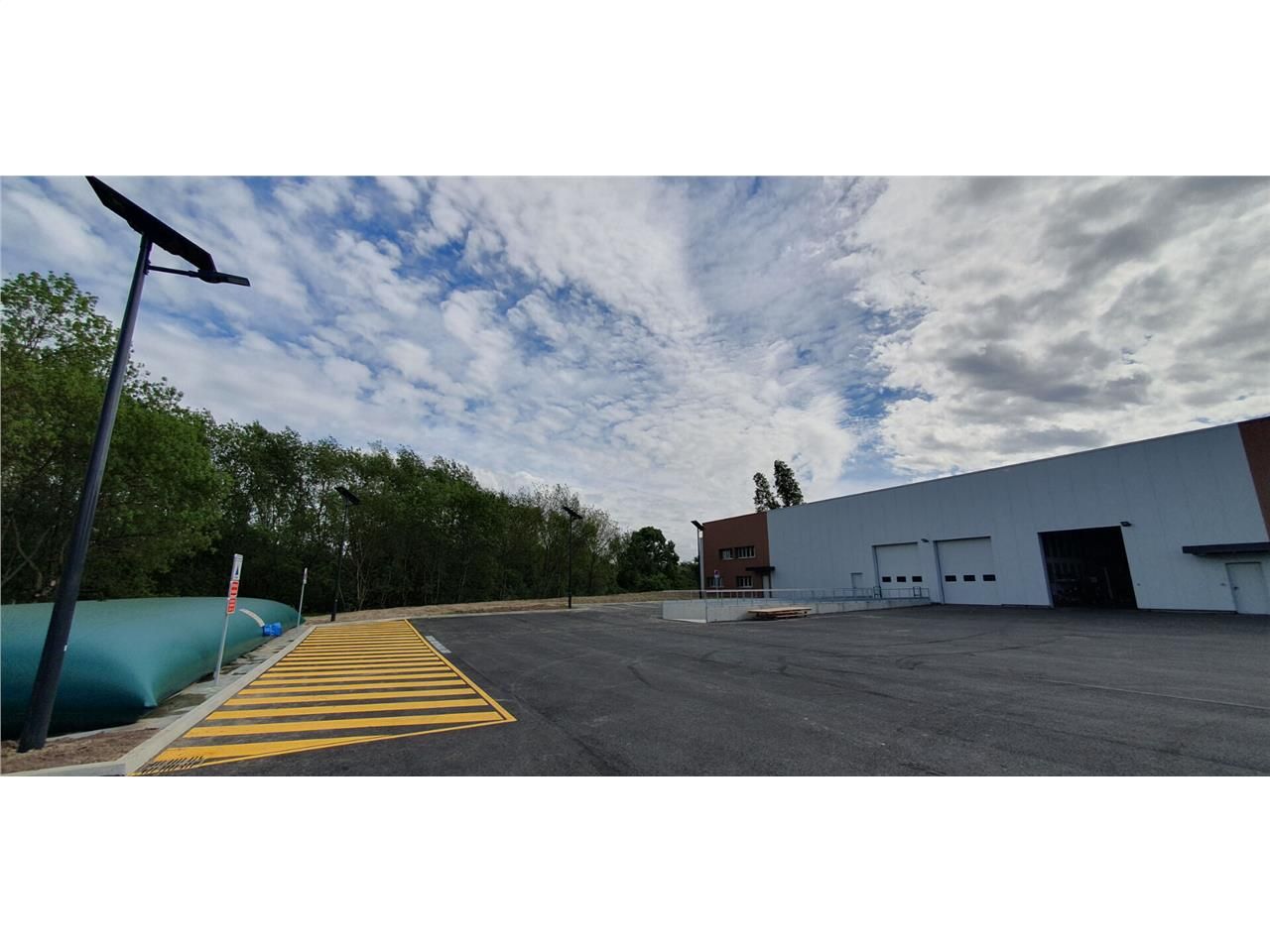 Location local 2140.00 m² à CARBON BLANC