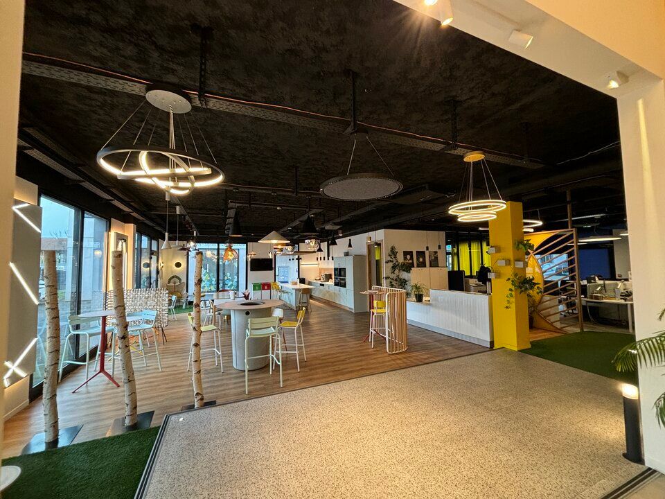 À Louer : Local d'Activités de 172 m² avec Showroom de 342 m² – Limas